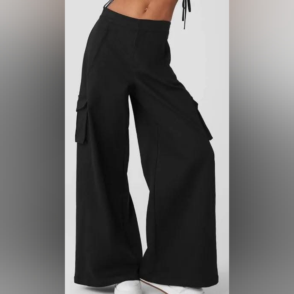 Alo Yoga  Show Off Wide Leg Cargo Trouser in Black sz XS